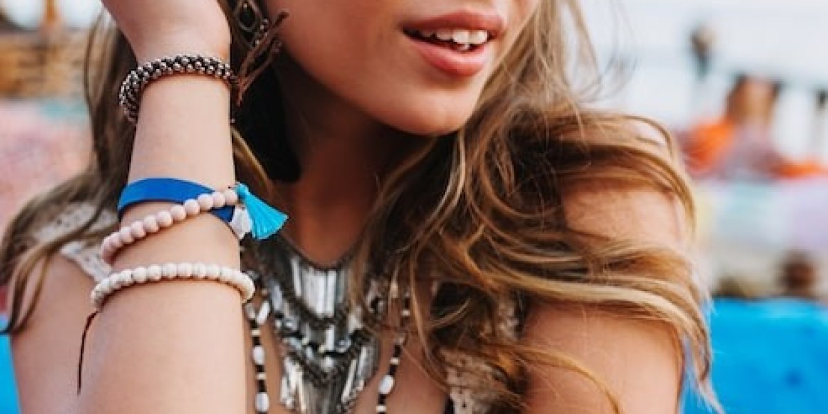 The Art of Italian Jewelry: Exploring the Gold Kisses Necklace