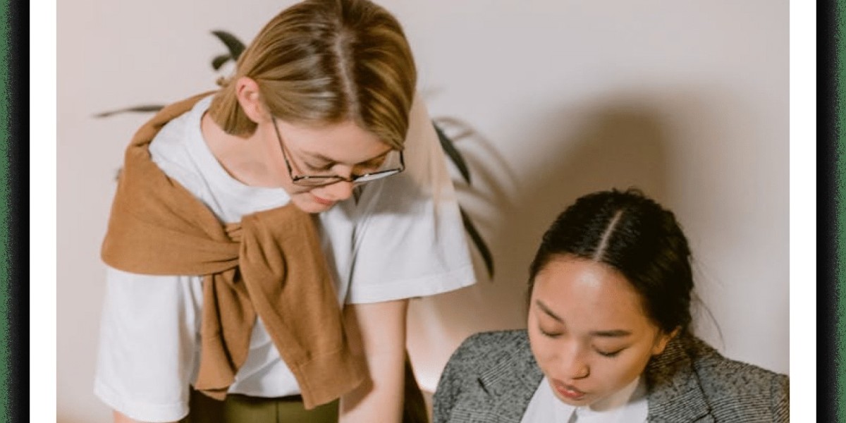 How a Business Accountant Helps Entrepreneurs Make Smarter Money Decisions