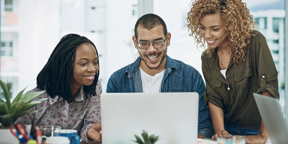 How Social Media Services Support Business Growth in San Diego
