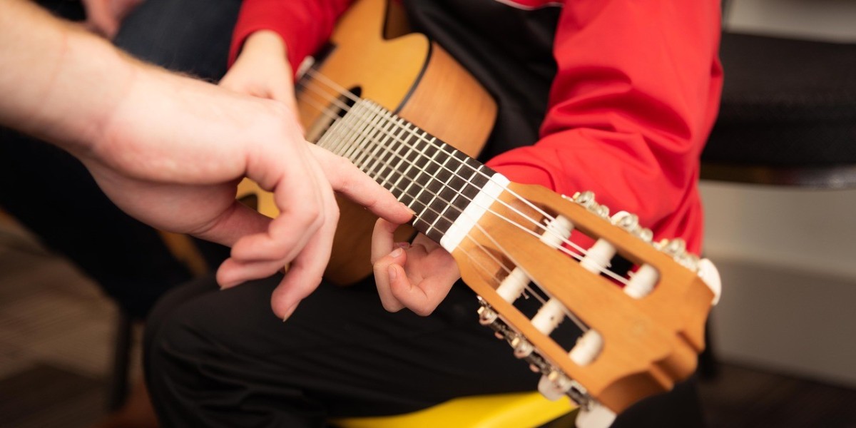 Learn Guitar with the Right Guitar Classes in Hyderabad