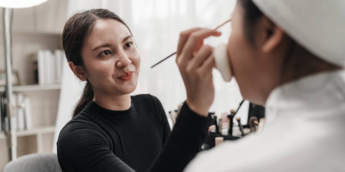 Best Bridal Makeup Artist in Greater Noida & Beauty Parlour in Sector 18 Noida for Stunning Wedding Looks - Diona Ar